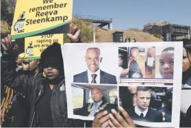  ?? Picture: Nigel Sibanda ?? PHOTO CALL. ANC Women’s League members marched from Constituti­on Hill to Luthuli House yesterday.