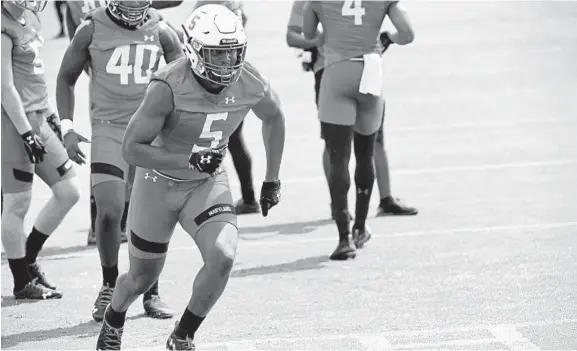  ?? KIM HAIRSTON/BALTIMORE SUN ?? Shaq Smith, University of Maryland LB, during a drill at the Terps training camp on media day.