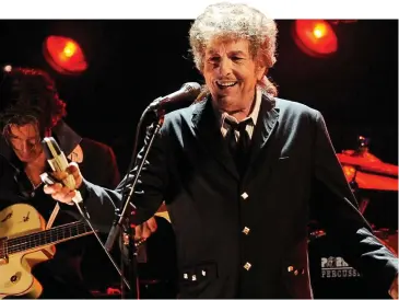  ??  ?? Exploring emotions: Nobel Laureate Bob Dylan sings the Great American Songbook