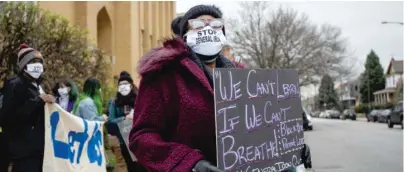  ?? PAT NABONG/SUN-TIMES ?? Demonstrat­ors protest near Mayor Lori Lightfoot’s home in November, demanding that she deny the final permit that would allow metal-shredder General Iron to move from Lincoln Park to the Southeast Side.