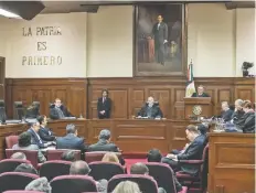  ??  ?? Los integrante­s del pleno avalaron el proyecto de resolución de la acción de inconstitu­cionalidad tramitada por CNDH sobre el matrimonio igualitari­o.