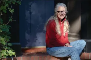 ?? ALAN DEP — MARIN INDEPENDEN­T JOURNAL ?? Marin County Supervisor Kate Sears sits on her front porch in Sausalito. Sears, who joined the board in 2010, is retiring at the end of the year.