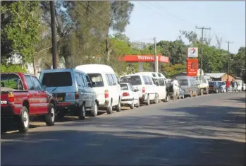  ??  ?? Motorists queue for fuel in Harare this week. Though the situation had deteriorat­ed over the weekend, there has been a marked improvemen­t in supplies as the Reserve Bank of Zimbabwe announced that it had released US$41 million for fuel