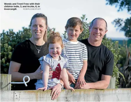  ?? ROBYN EDIE/STUFF ?? Wendy and Trent Frew with their children Indie, 3, and Archie, 6, in Invercargi­ll.