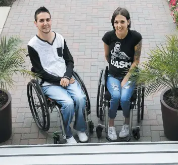  ?? PHOTO D’ARCHIVES STEVENS LEBLANC ?? Avec Mobilité Québec, Vincent Tremblay et Jessica Picard veulent notamment éviter que les personnes en fauteuil roulant se retrouvent trop souvent devant des escaliers impossible­s à gravir.