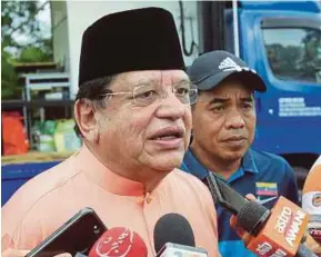  ?? PIC BY MOHD FADLI HAMZAH ?? Umno secretary-general Datuk Seri Tengku Adnan Tengku Mansor speaking after the Hari Raya Aidiladha sacrificia­l ceremony in Putrajaya yesterday.