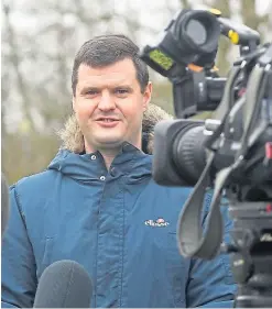  ?? Picture: PA. ?? Evacuee Paul Walkinshaw speaking to the media after leaving a quarantine centre in Milton Keynes.