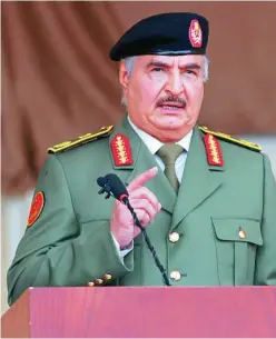  ?? FOTOS: REUTERS ?? El ex jefe del Ejército Nacional Libio, Khalifa Haftar en Bengasi