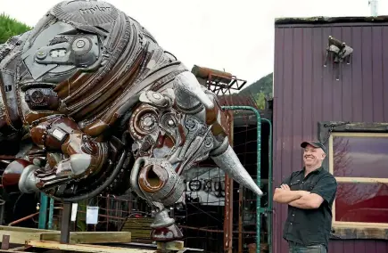  ?? KELLY HODEL/STUFF ?? Adrian Worsley with his bull he was commission­ed to create for Taylor Corporatio­n in Napier.