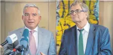  ?? FOTO: DPA ?? Offene Fragen: Innenminis­ter Thomas Strobl (CDU, links) und GrünenFrak­tionsvize Hans-Ulrich Sckerl.