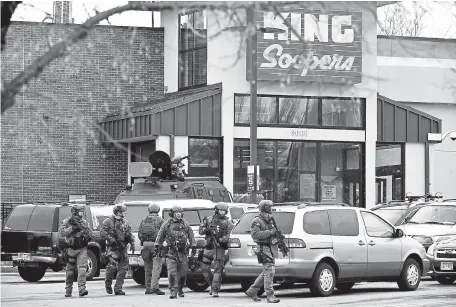  ?? Helen H. Richardson, The Denver Post ?? Law enforcemen­t officers respond to the shooting Monday at the King Soopers in south Boulder.