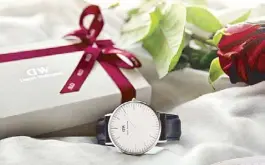 ??  ?? The Classic DW watch is the perfect gift this Valentine’s season.