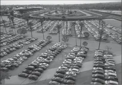  ?? ROBERT GAUTHIER/LOS ANGELES TIMES/TNS ?? Thousands of cars are stored a the Santa Anita racetrack parking lot.