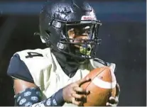  ?? STEPHEN M. DOWELL/ORLANDO SENTINEL ?? Ocoee quarterbac­k Darien Wharton helped the Knights overcome Wekiva in a matchup of Sentinel Super 16 teams on Friday night.