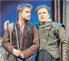  ?? Daniel Radcliffe (vlevo) ani Joshua McGuire si nejsou jisti, koho z dvojice vlastně hrají. FOTO AEROFILMS ??
