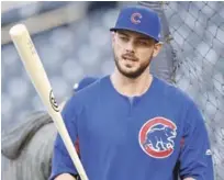  ??  ?? Kris Bryant no ha estado a su altura, hasta el momento, en esta Serie de Campeonato.