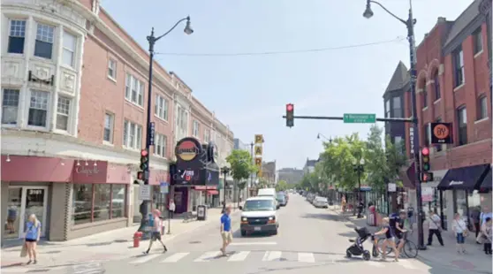  ?? GOOGLE STREETVIEW ?? Broadway between Belmont and Diversey avenues will be closed to through traffic during designated lunch and dinner hours.