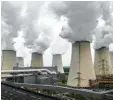  ?? Foto: dpa ?? In solchen Kraftwerke­n wird aus Kohle Strom hergestell­t.
