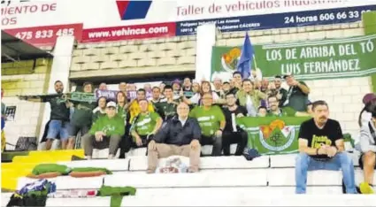  ?? Cedida ?? Peñistas del Cacereño, durante un partido.