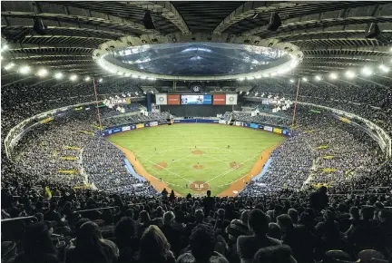  ?? DAVE SIDAWAY ?? An announced crowd of 52,202 watch an exhibition game between the Pittsburgh Pirates and the Toronto Blue Jays at Olympic Stadium on Saturday. The Blue Jays have wrapped their baseball pre-season with a pair of exhibition games in Montreal each spring since 2014.