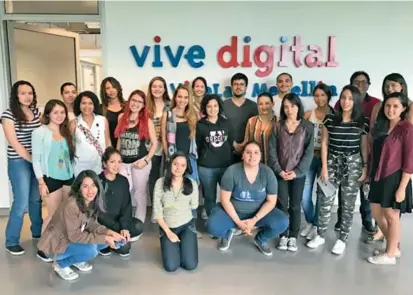  ?? FOTO ?? La comunidad comenzó en 2016 con 5 mujeres. Hoy son 1.200 las que se han formado en estos talleres y están también en Cali, Barranquil­la, Bogotá y Cartagena.