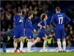  ?? (Reuters) ?? Chelsea’s Gonzalo Higuain, Mateo Kovacic and teammates