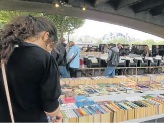  ?? Picture: LARA
WILLIAMS ?? TICKETS TO READ: A bookstall under a bridge on the South Bank