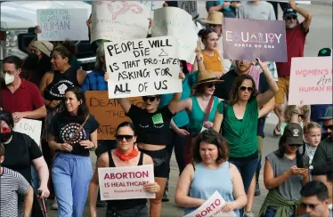  ?? ?? Demonstrat­ors in Austin, Texas, protest after the news that the US Supreme Court is likely to overturn the landmark Roe v Wade case that legalised abortion in the United States