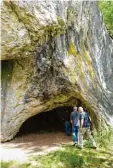  ??  ?? Insgesamt sind sechs Höhlen Teil der Unesco Bewerbung, auch der Sirgen stein bei Blaubeuren.