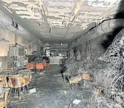  ?? ?? El interior del restaurant­e Burro Canaglia en Madrid, arrasado por el incendio