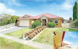  ?? ?? Black stone benchtops, off white cabinetry and a decorative tiled splashback are a timeless choice for the kitchen.
A four burner gas cooktop, under bench oven, integrated dishwasher,