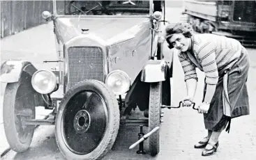  ??  ?? i That’s how you do it: 1920s racing driver Ivy Cummings shows how to change a tyre in 1925. Bet she knew where to find her locking nut