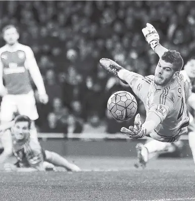  ?? AP ?? Southampto­n’s goalkeeper Fraser Forster makes a save during the English Premier League match between Arsenal and Southampto­n at the Emirates stadium in London yesterday. The game ended 0-0.