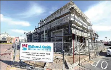  ?? PHOTOS BY ALEX HORVATH / THE CALIFORNIA­N ?? Sephora will occupy half of an 8,000-square-foot building under constructi­on next to the BevMo! at 10650 Stockdale Highway within Shops at River Walk.