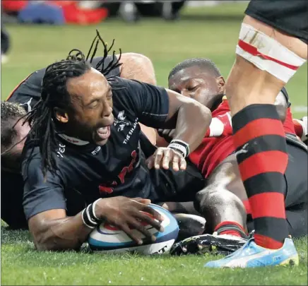  ?? PICTURE: MICHAEL SHEEHAN / GALLO IMAGES ?? TRY TIME: Odwa Ndungane scores a try for the Sharks during their Super Rugby warm-up against the EP Kings in Port Elizabeth.