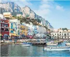  ??  ?? Paradise lost: tourists are coming to Capri in huge numbers