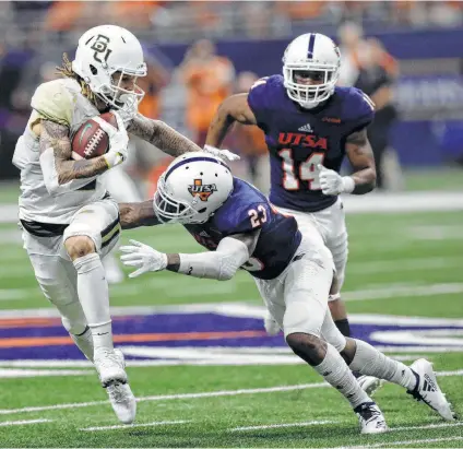  ?? Eric Gay / Associated Press ?? UTSA safety Darryl Godfrey tries to bring down Baylor wide receiver Jalen Hurd in the Roadrunner­s’ 41-17 loss Saturday at the Alamodome. Godfrey once dreamed of being the next Jerry Rice, but now says, “I’m liking being the hitter and not getting hit.”