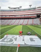  ?? JACOB HANNAH/LINCOLN JOURNAL STAR VIA AP ?? Painting Big Ten logo in 2011.