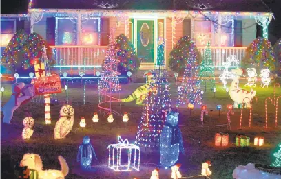  ?? DAVID GARRETT/SPECIALTOT­HE MORNING CALL ?? 159 Lacks Lane in Moore Township is lit in Christmas lights.