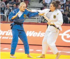  ?? FOTO: HORST MÜLLER/ IMAGO IMAGES ?? Verbissen kämpfende Konkurrent­innen: Anna-Maria Wagner (rechts) und Luise Malzahn bei ihrem bisher letzten Aufeinande­rtreffen im Februar 2020 in Düsseldorf. Damals gewann Wagner – und sicherte sich wenig später das Ticket für Olympia in Tokio.