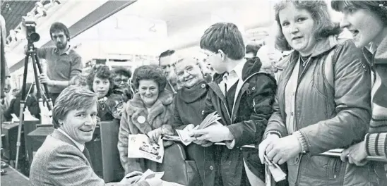  ?? ?? Here is Coronation Street’s Ken Barlow, aka actor Bill Roache, signing autographs for fans at the opening of a TV rental outlet at the Tesco store in Dundee’s Wellgate Centre in December 1979. If you were there, why not drop us a line with your memories of the day?