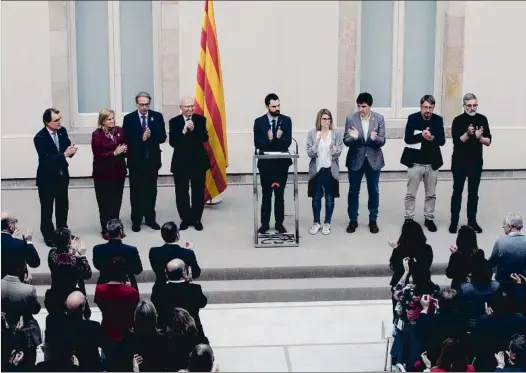  ?? CÉSAR RANGEL ?? Roger Torrent (centro), con sus antecesore­s, Artur Mas y los líderes soberanist­as, ayer en el auditorio del Parlament