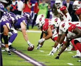  ?? ASSOCIATED PRESS ?? PLAYERS GET SET on the line of scrimmage during the second half of a game between the Minnesota Vikings and the Arizona Cardinals Sunday in Minneapoli­s. The Vikings won 27-17.