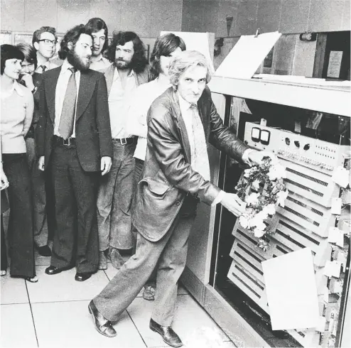  ?? University of Esex via The New Yo
rk Times files ?? Tony Brooker, right, pictured with colleagues at the University of Essex circa 1972, was the mathematic­ian and computer scientist who designed the programmin­g language for the world’s first commercial computer.