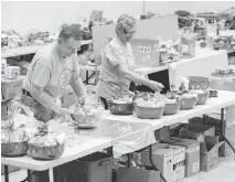  ?? JANA CHYTILOVA/ STYLE MAGAZINE ?? Phyllis Moore (R) and Tom Quinn (L) volunteer at the Kanata Food Bank in Ottawa on November 13, 2014.