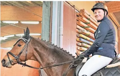  ?? ARCHIVFOTO:OFF ?? Die Nettetaler­in Silvia Bröckels hat gut Lachen: Beim Turnier in Niederkrüc­hten kann sie am Wochenende zum vierten Mal in Folge das Double gewinnen.