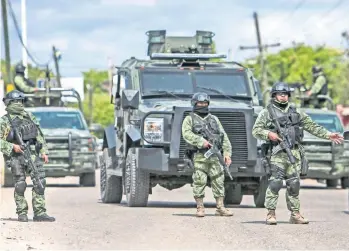  ??  ?? Francisco Javier Zazueta fue localizado en el fraccionam­iento Acueducto, donde estaba su casa de seguridad. Vecinos comentaron que minutos después de las 12 de la noche percibiero­n el despliegue de marinos y militares.