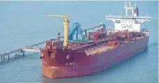  ?? FOTO: DPA ?? Das Öltankschi­ff „Grena Knutsen“. Strengere Umweltanfo­rderungen für Schiffe gelten ab 2020.