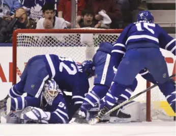  ?? RICHARD LAUTENS/TORONTO STAR ?? Stopping the picks is one thing, keeping your teammates out is another, as Frederik Andersen discovered.