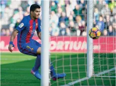  ?? /GETTY IMAGES ?? Luis Suárez anota el gol del empate en la última jugada del partido ante el Real Betis.